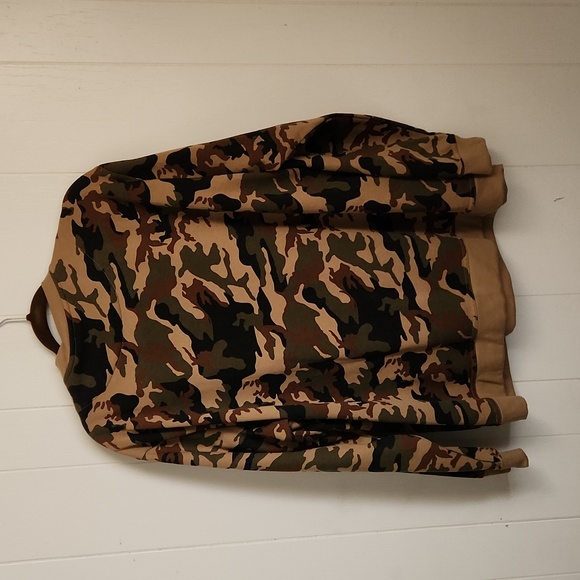 NWOT CAMO MENS SWEATER - Picture 4 of 4
